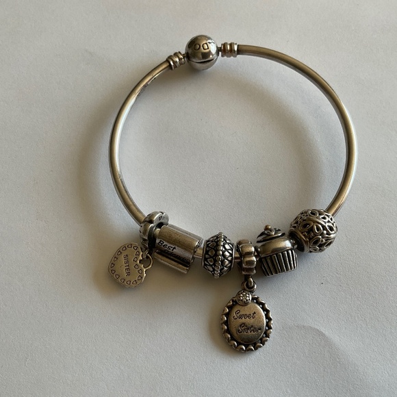 Pandora bangle and 6 pandora charms - Picture 1 of 4